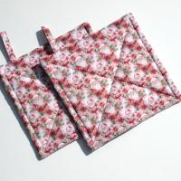 Pink Christmas Potholders, Retro Mini Santa Quilted Hot Pads, USA Handmade Stocking Stuffer, Hostess Bringsel, Wrapped for Gift Giving