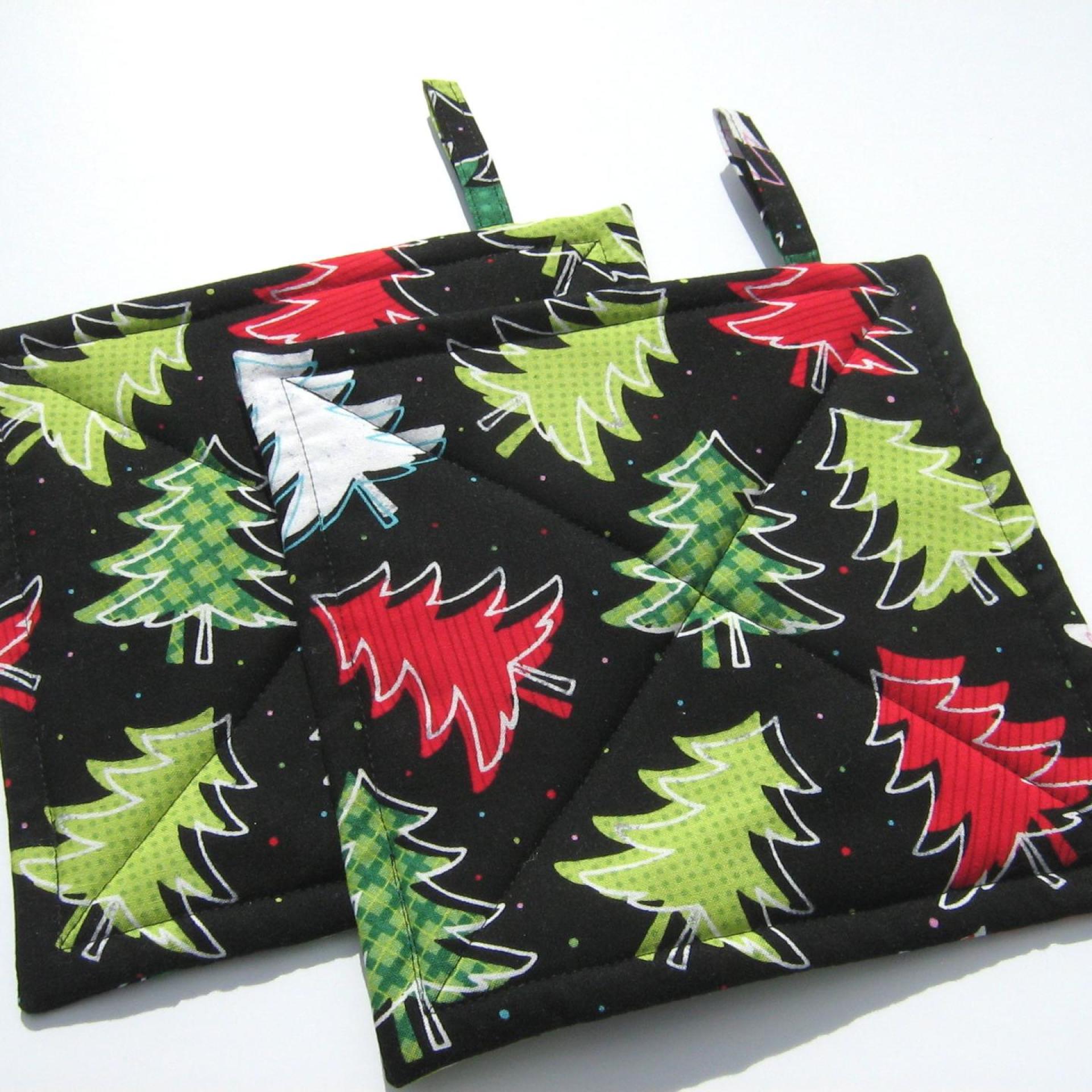 Christmas Trees Potholders, Red, Green, White Holiday Quilted Hot Pads, USA Handmade Housewarming, Hostess Gift, Stocking Stuffer